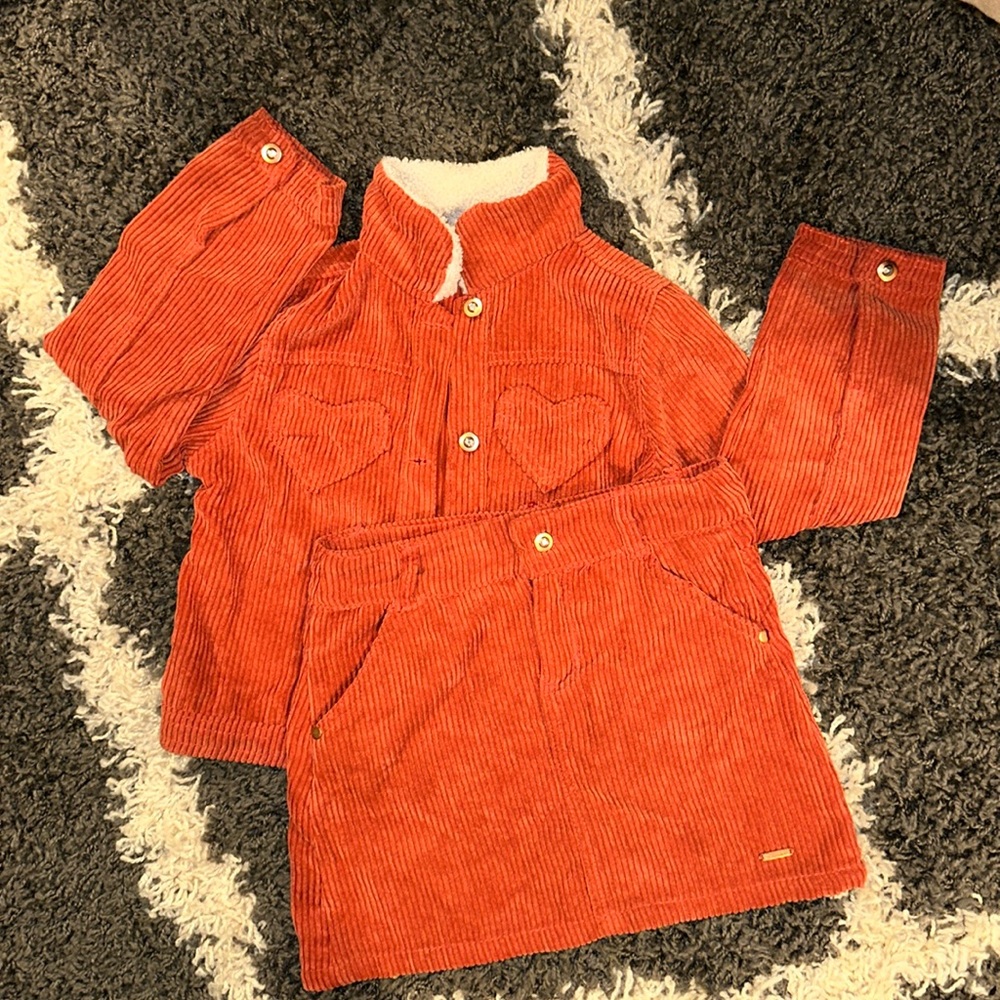 Tahari set